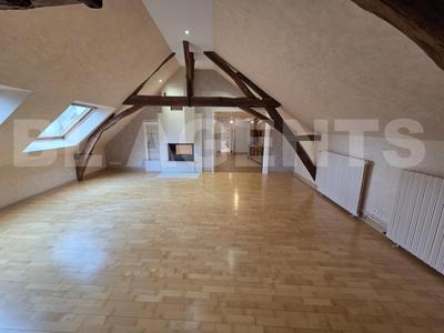 Maison - 202 m² - 8 pièces