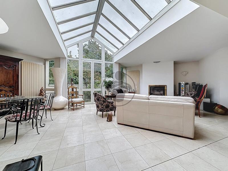 Maison - 280 m² - 9 pièces