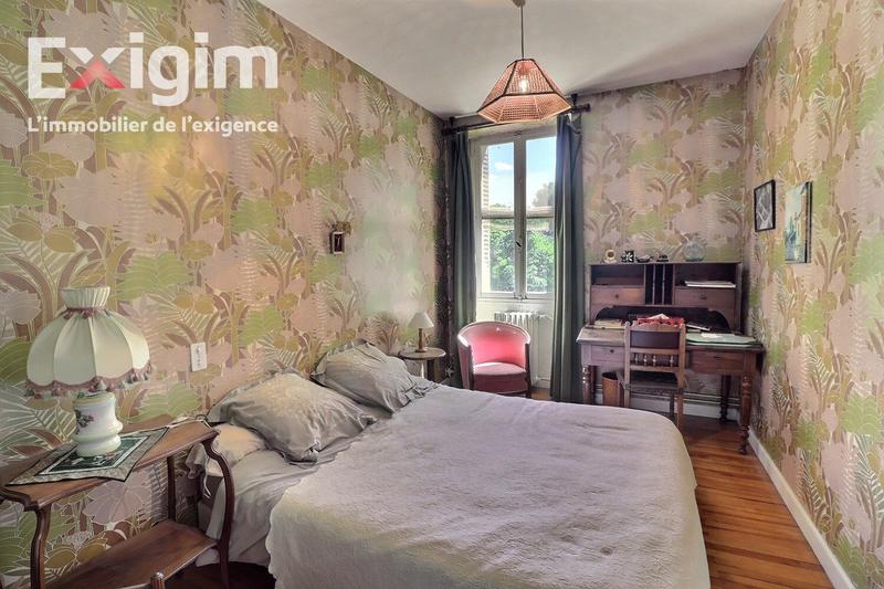 Maison - 330 m² - 9 pièces