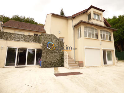 Maison - 230 m² - 8 pièces