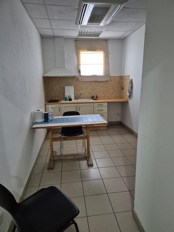 Parking / Garage - 1 065 m²