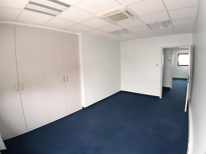 Local commercial - 227 m² - 7 pièces