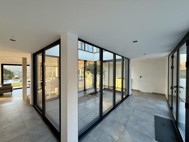 Villa - 300 m² - 9 pièces