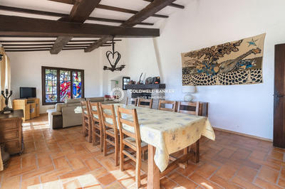 Maison - 255 m² - 7 pièces