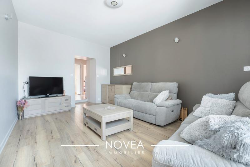 Maison traditionnelle - 259 m² - 8 pièces