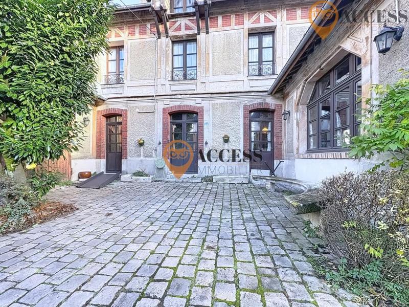 Propriété - 196 m² - 9 pièces