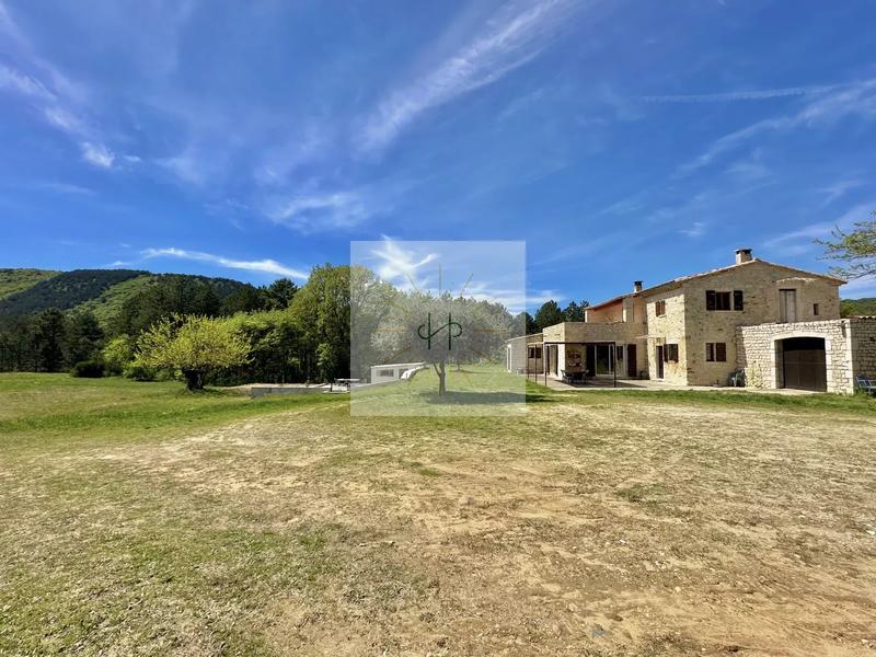 Maison - 166 m² - 6 pièces