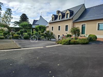 Maison - 200 m² - 8 pièces