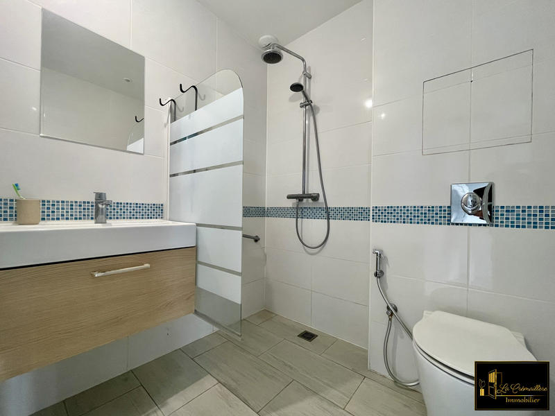 Maison - 270 m² - 9 pièces