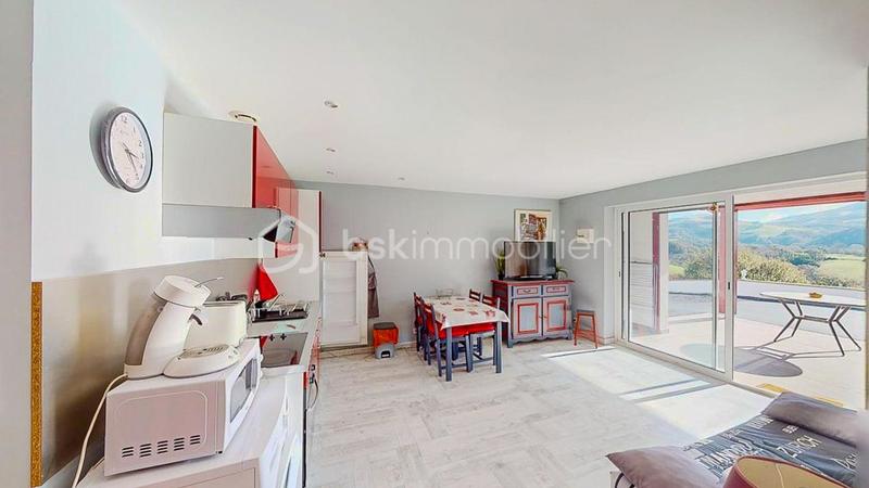 Maison - 311 m² - 10 pièces