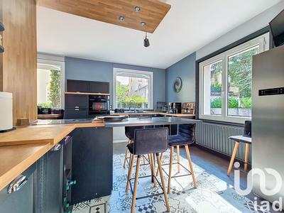 Maison - 240 m² - 10 pièces