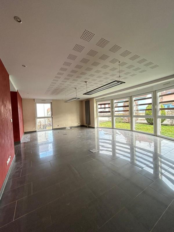 Local commercial - 88 m² - 3 pièces