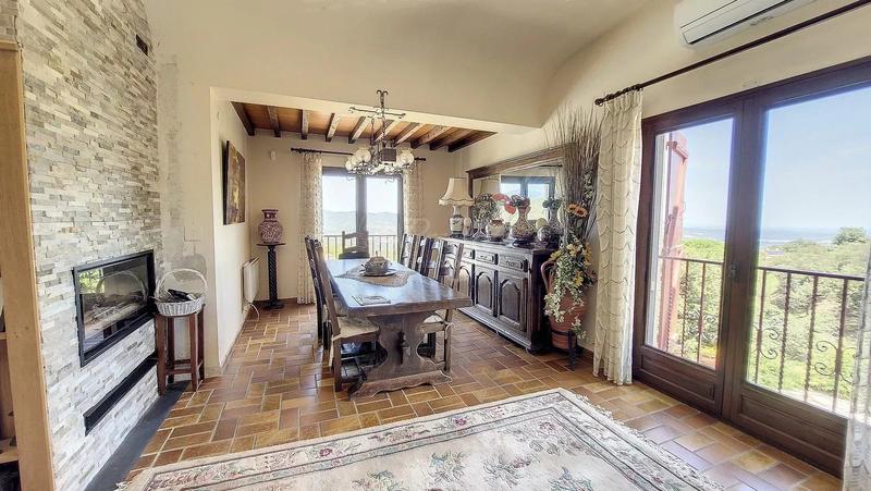 Maison - 210 m² - 7 pièces