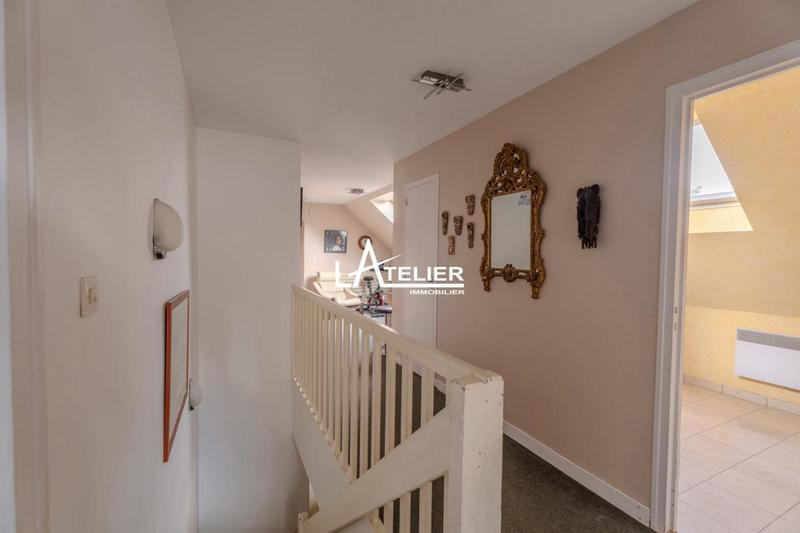 Maison - 230 m² - 8 pièces