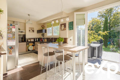 Maison - 230 m² - 10 pièces