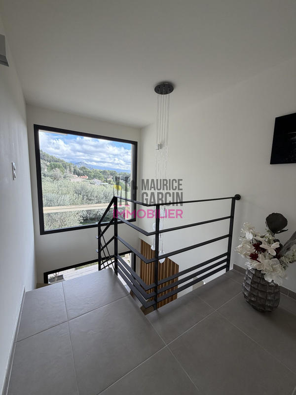 Maison - 180 m² - 6 pièces