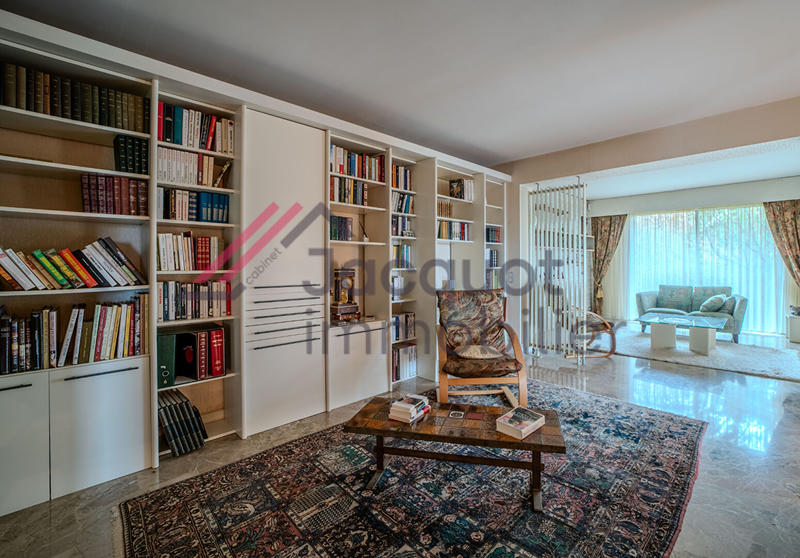 Maison - 385 m² - 12 pièces