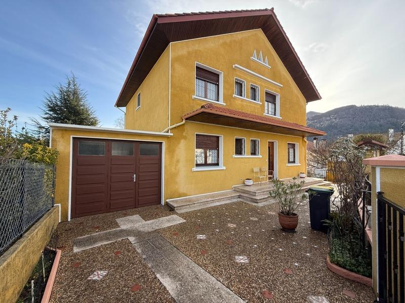 Maison - 158 m² - 12 pièces