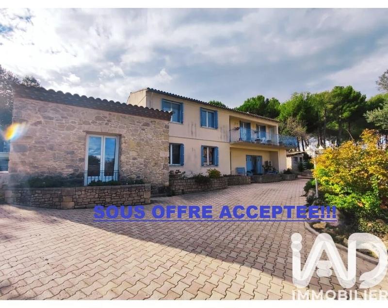 Maison - 215 m² - 9 pièces