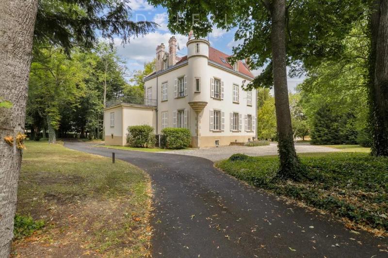 Château - 800 m² - 11 pièces