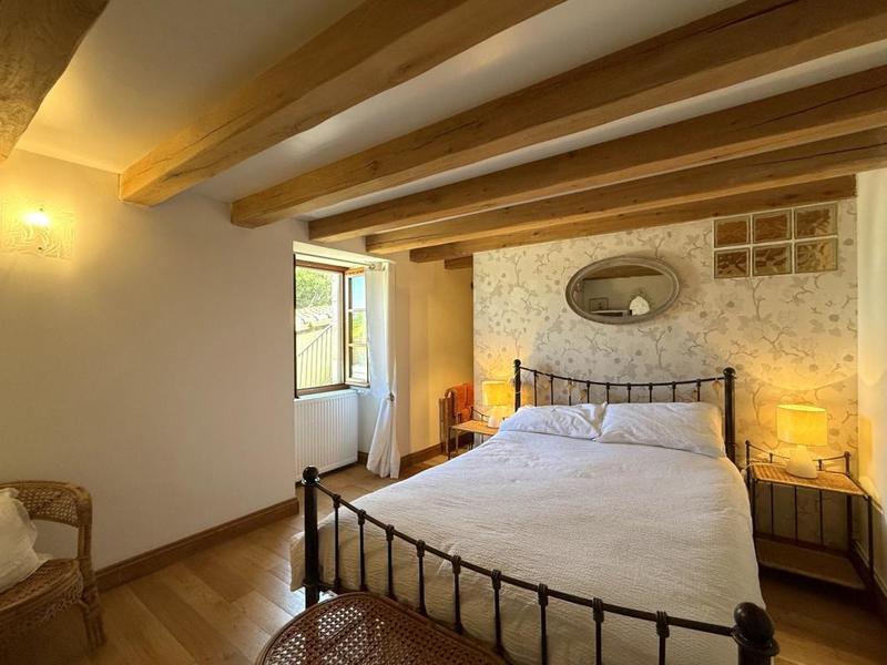 Maison - 220 m² - 6 pièces