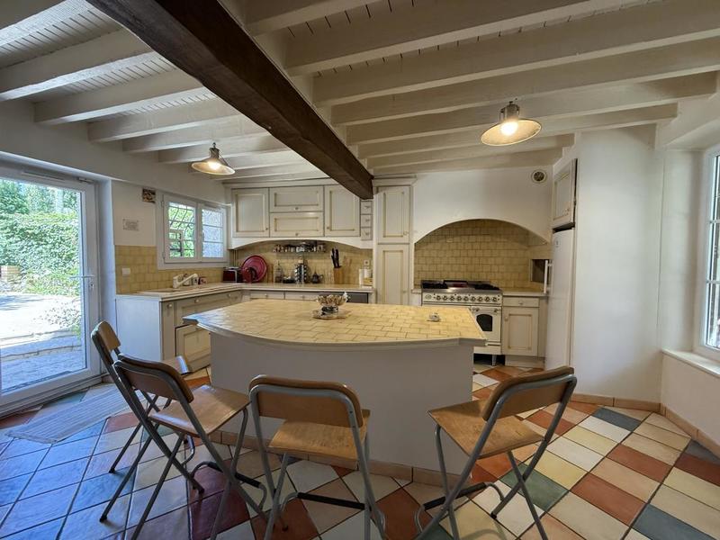 Maison - 250 m² - 10 pièces