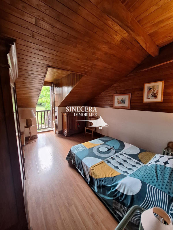 Maison - 230 m² - 8 pièces