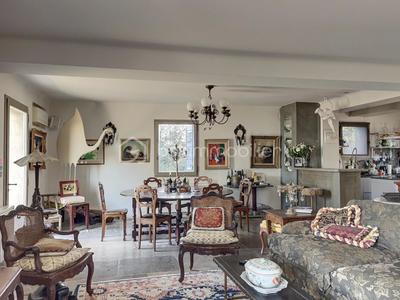 Propriété - 341 m² - 12 pièces