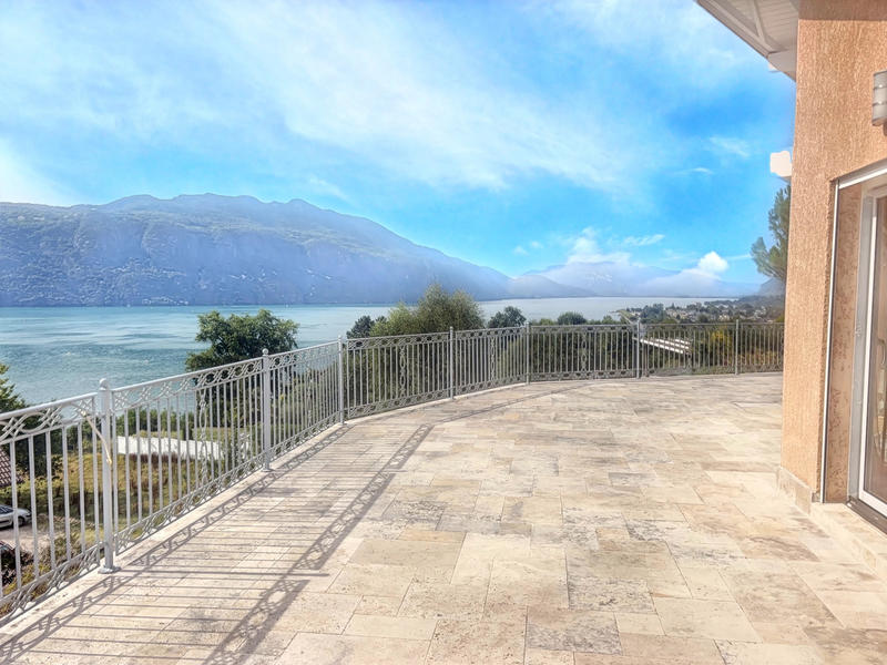 Maison - 253 m² - 9 pièces