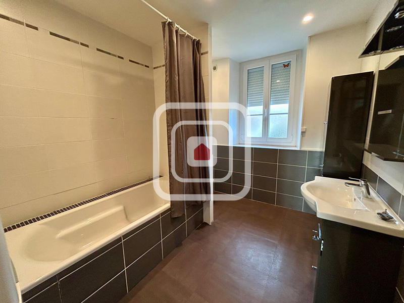 Maison - 211 m² - 8 pièces