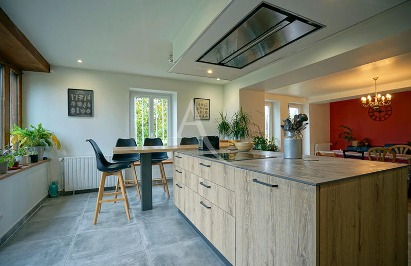 Maison - 216 m² - 7 pièces