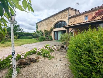 Maison - 290 m² - 10 pièces