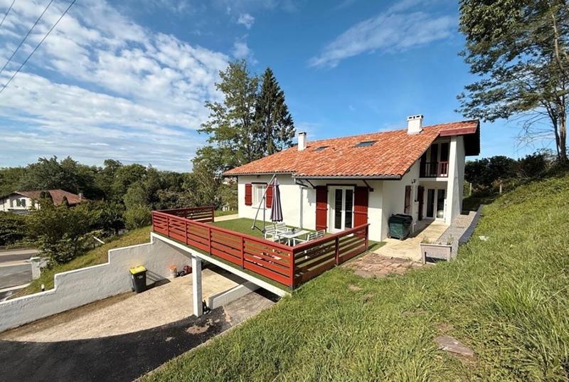 Maison - 180 m² - 6 pièces