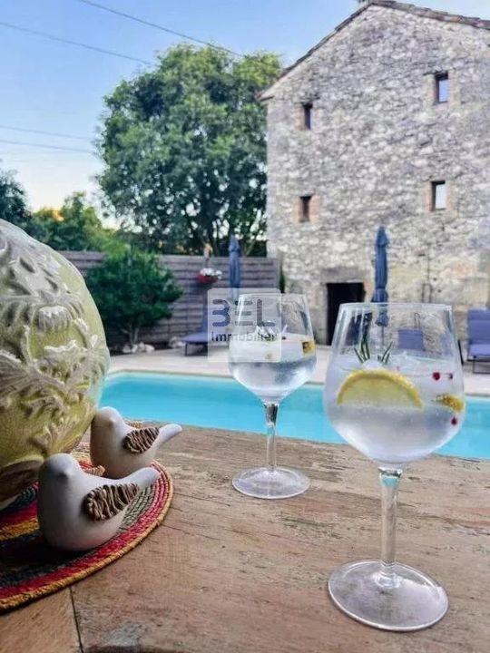 Mas - 245 m² - 9 pièces