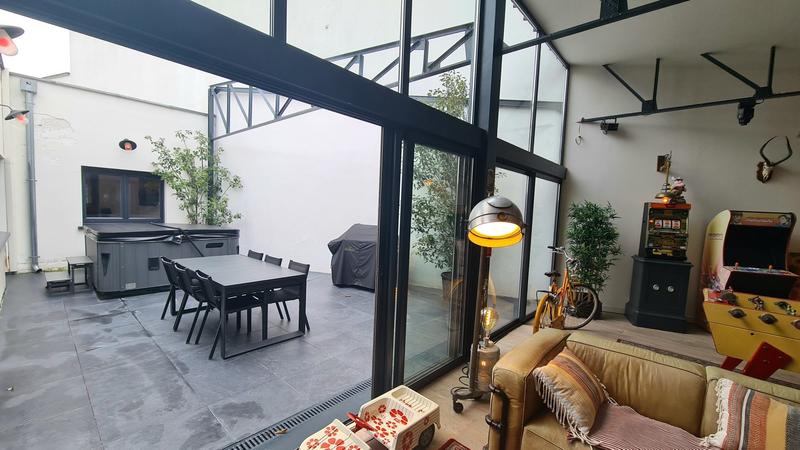 Loft - 350 m² - 9 pièces