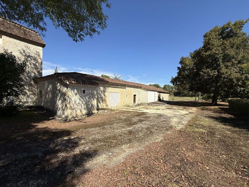 Maison - 400 m² - 12 pièces