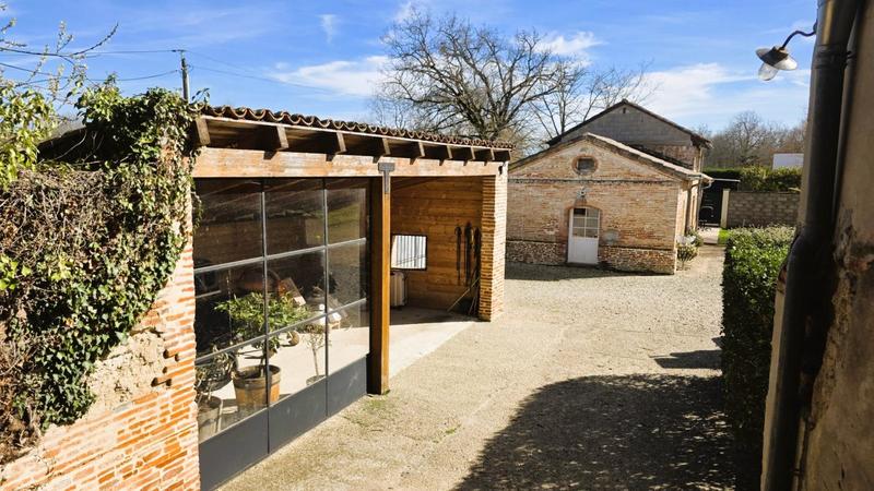 Maison - 240 m² - 8 pièces