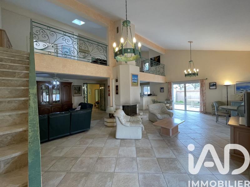 Maison - 240 m² - 9 pièces