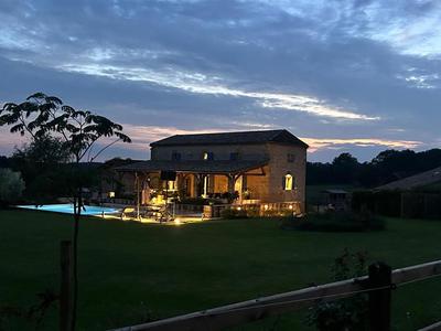 Demeure - 325 m² - 10 pièces