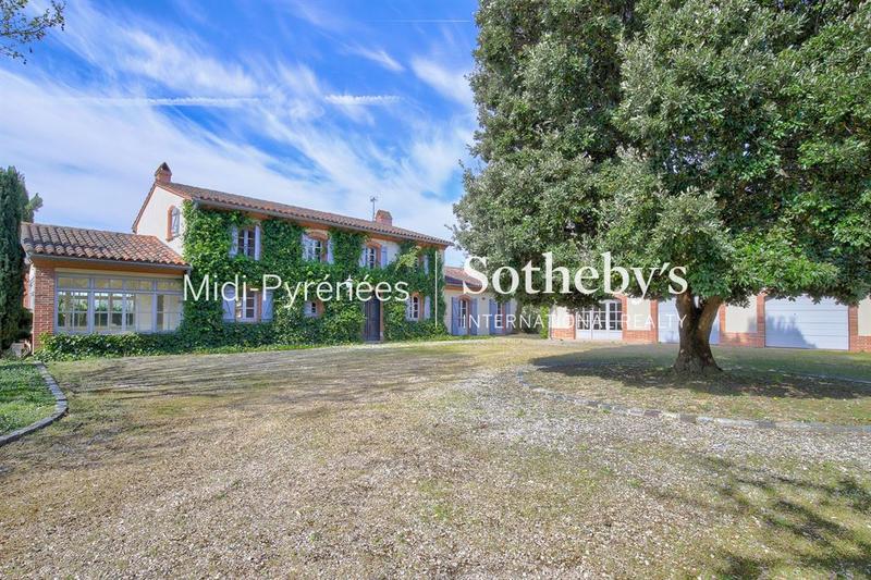 Maison - 300 m² - 10 pièces