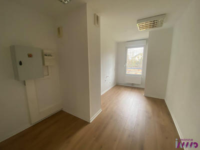 Local d'activités - 128 m² - 6 pièces