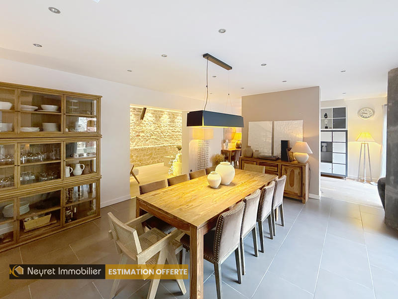 Maison - 270 m² - 8 pièces