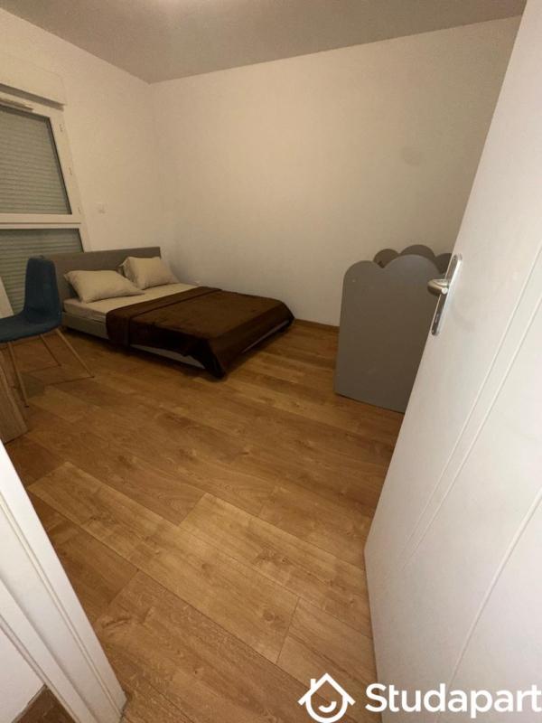 Chambre - 11 m² - 1 pièce