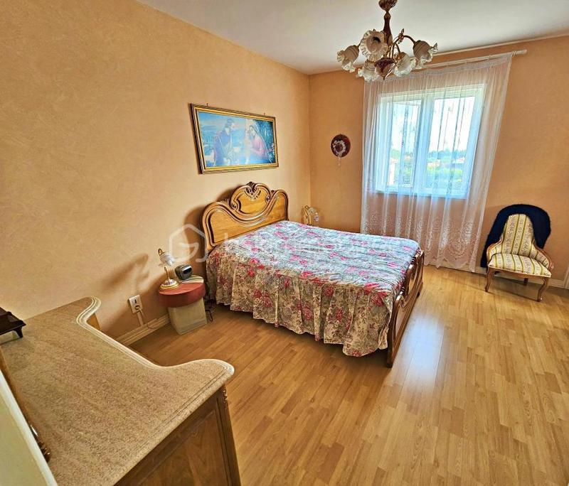 Maison traditionnelle - 230 m² - 7 pièces