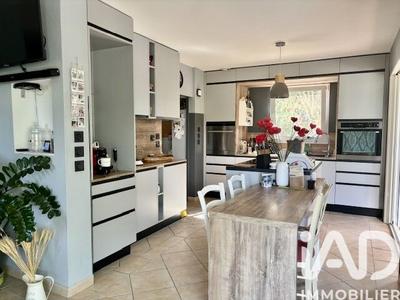 Maison - 200 m² - 8 pièces