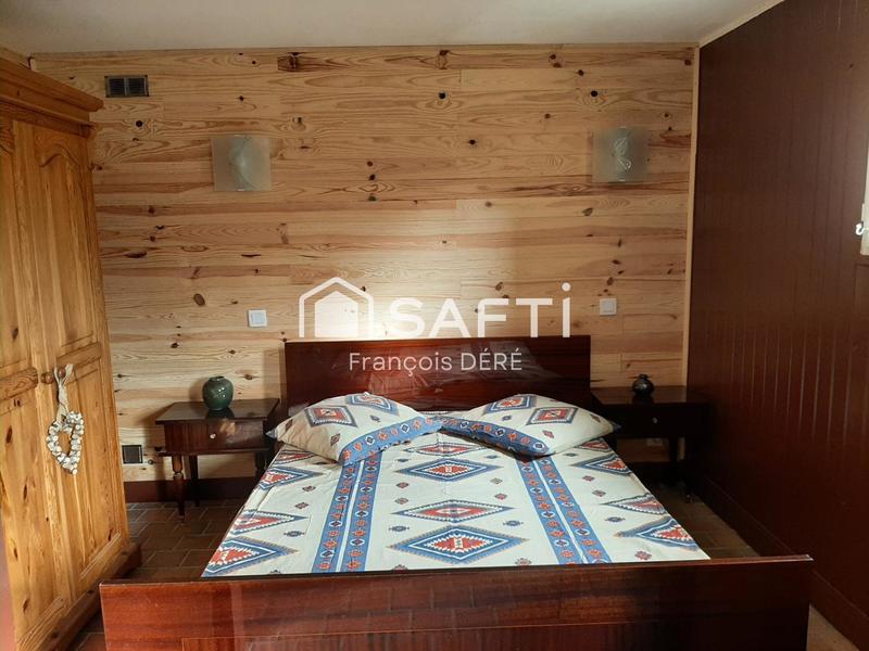 Maison - 238 m² - 9 pièces