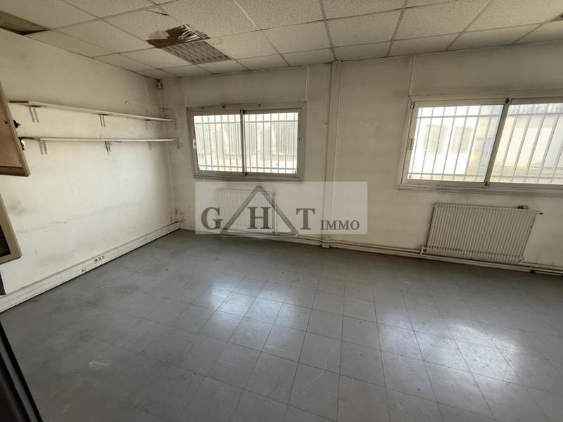 Entrepôt - 900 m²