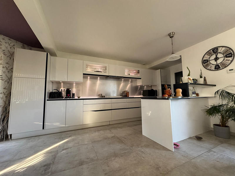 Maison - 137 m² - 6 pièces