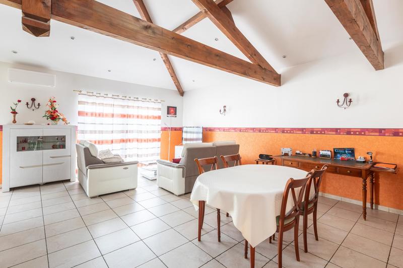Maison - 208 m² - 8 pièces