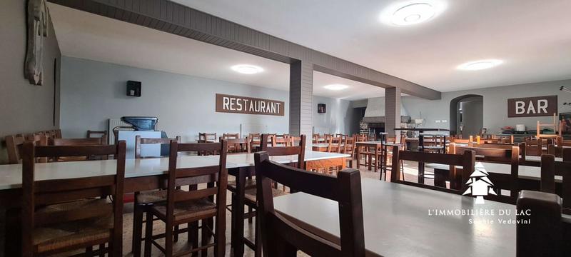 Local commercial - 451 m² - 2 pièces